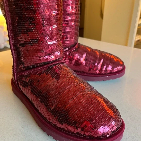 UGG Women’s Size 11 Sparkling Red Sequin Boots with Fuzzy Lining - Picture 7 of 16